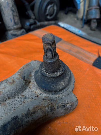 Передний правый рычаг honda HR v 2003 год