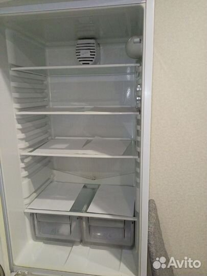 Холодильник hotpoint ariston бу