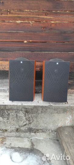 KEF Q1