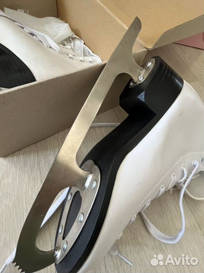 Коньки фигурные женские 39 размер