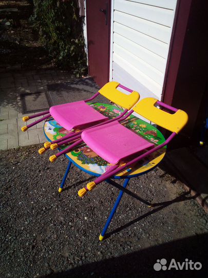 Детский стол и стулья складные