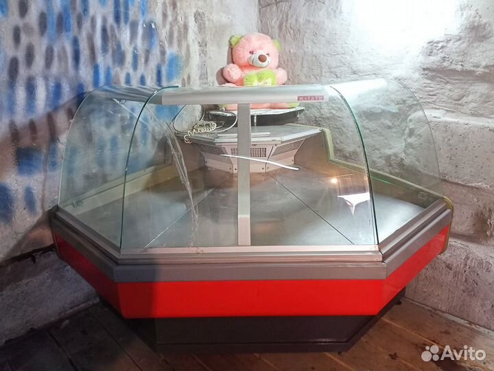 Продам холодильную витрину