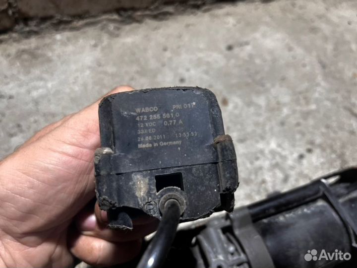 Блок клапанов пневмоподвески Bmw 7 F02 N63B44A