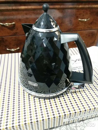 Чайник электрический delonghi