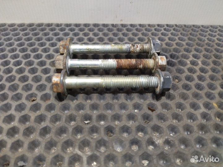 Болт кронштейна крепления заднего крыла Daf XF105