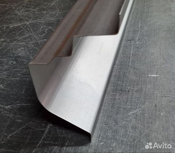 Порог левый Toyota Caldina T190