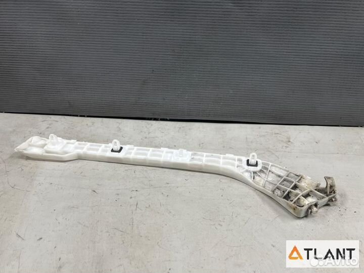 Крепление бампера задняя левая toyota prius