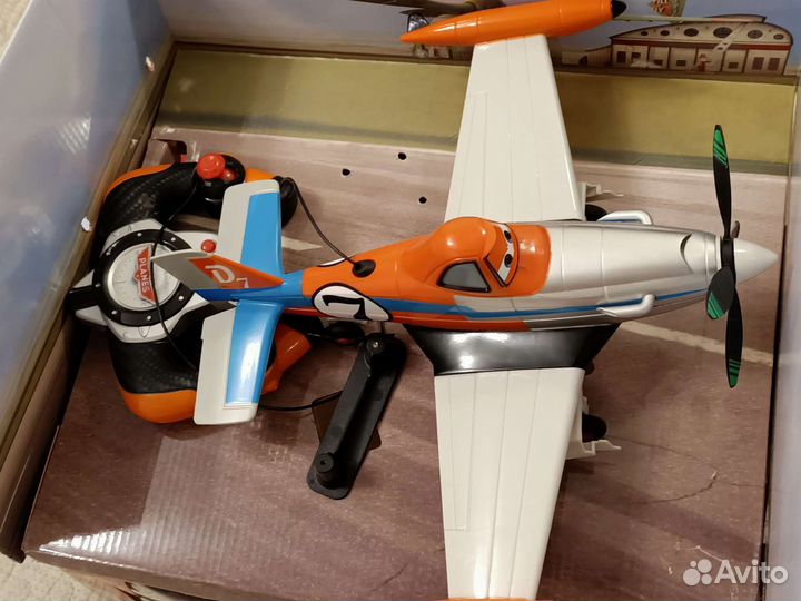 Радиоуправляемый самолет