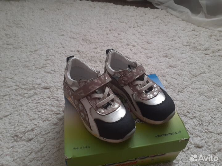 Кроссовки для девочки