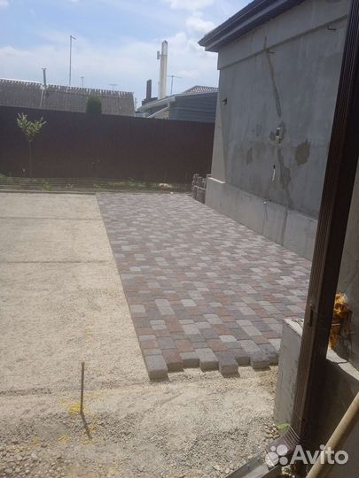 Укладчик тротуарной плитки