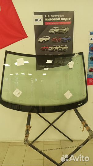 Лобовое стекло Volkswagen Polo