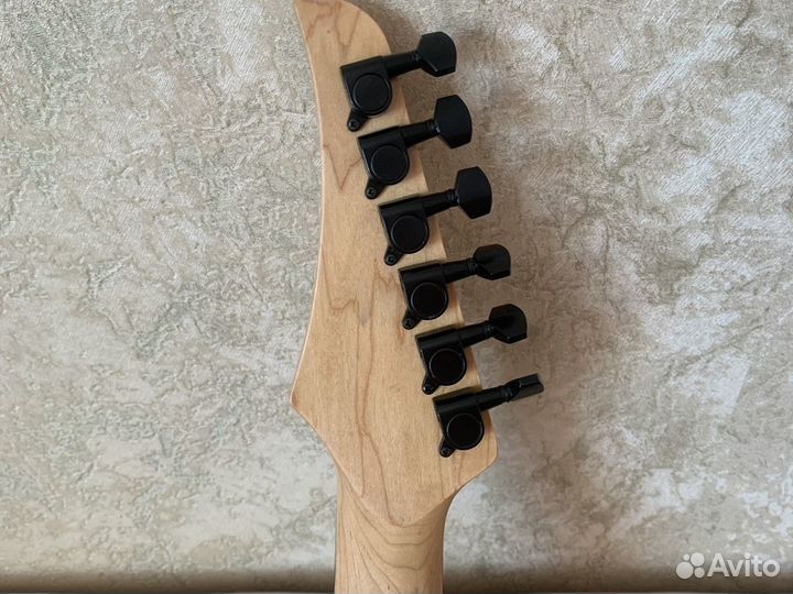 Продам электрогитару Rockdale