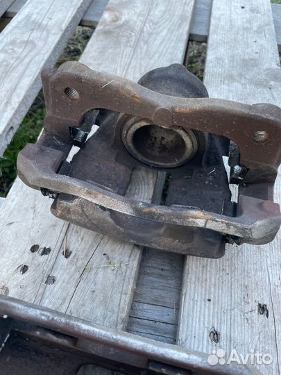 Суппорт тормозной передний Honda CR-V(RE) III