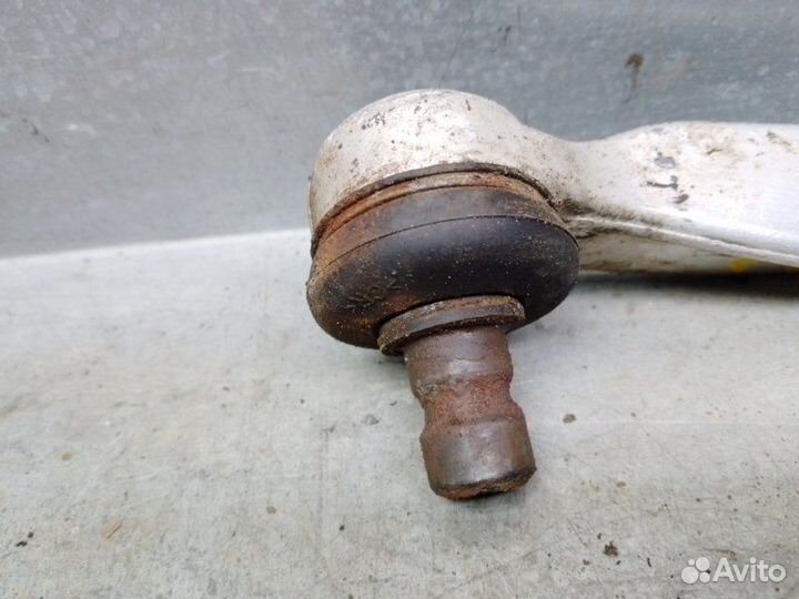 Рычаг передний верхний левый передний Volkswagen