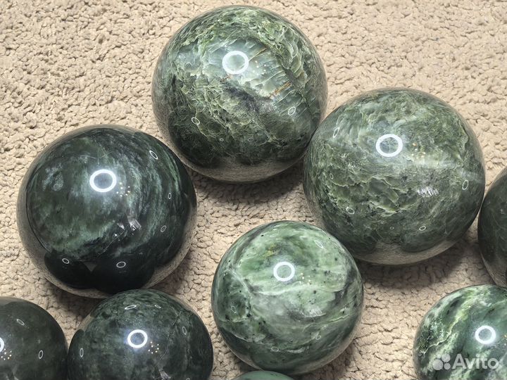 Нефритовые каменные шары