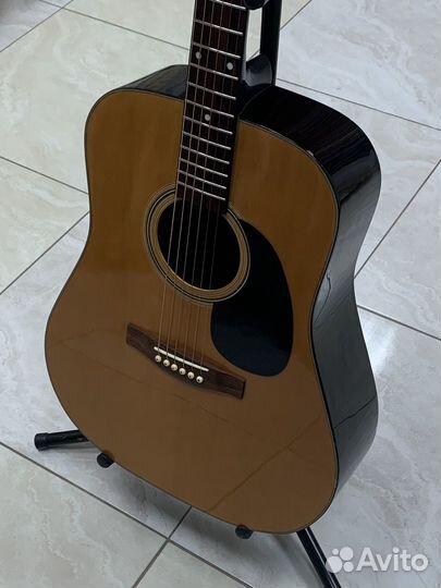 Акустическая гитара