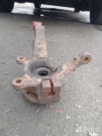 Поворотный кулак renault