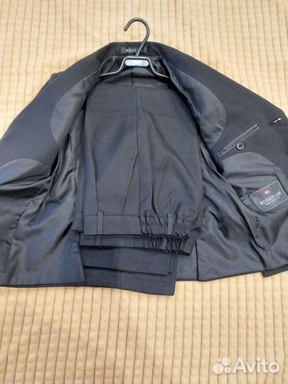 Новый школьный костюм (двое брюк+ пиджак)