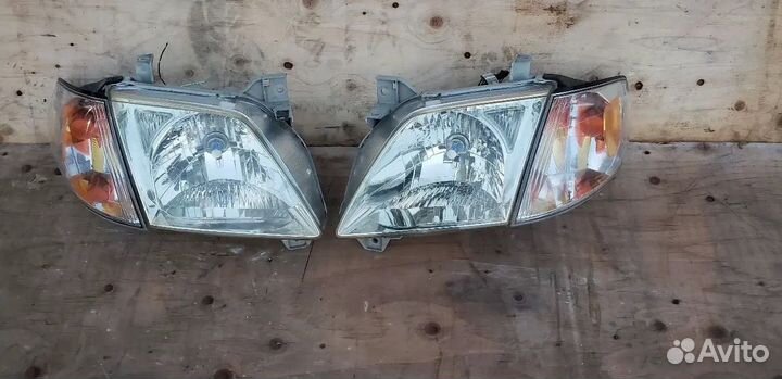 Фары Mazda Mpv 1999-2003