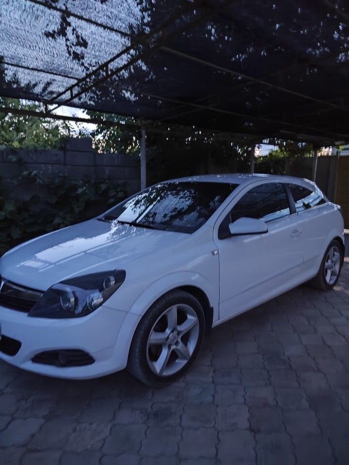 Opel Astra GTC: фото владельца