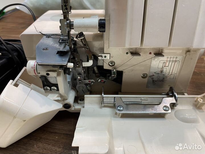 Оверлок бытовой MarryLock 005