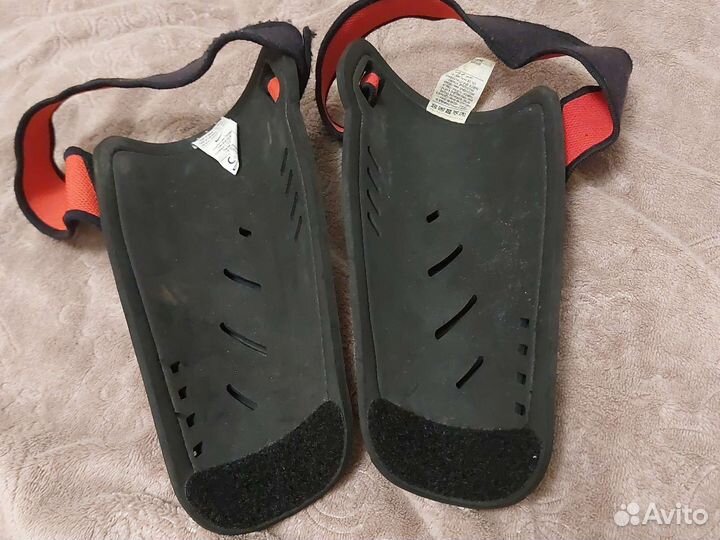 Футбольные щитки Nike Guard Lock без нижней части