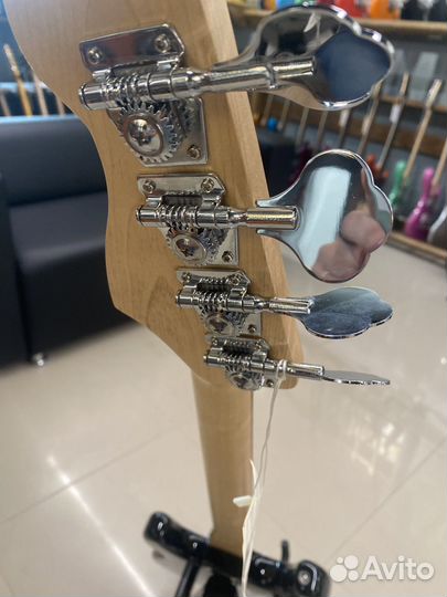 Homage HEB 700 Бас гитара