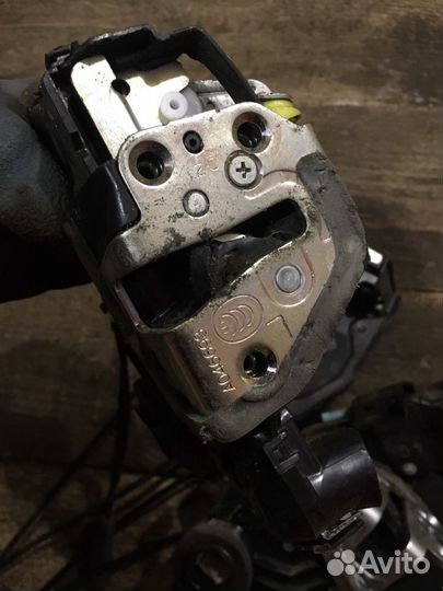 Замок дверной Toyota Camry 40