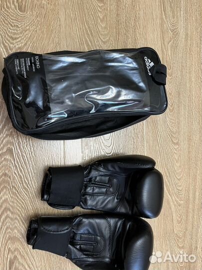 Боксерские перчатки 10 oz