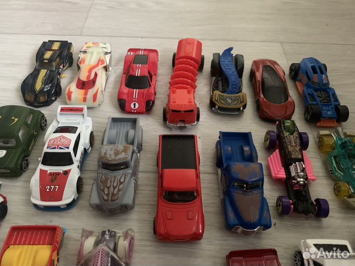 Hot wheels машинки