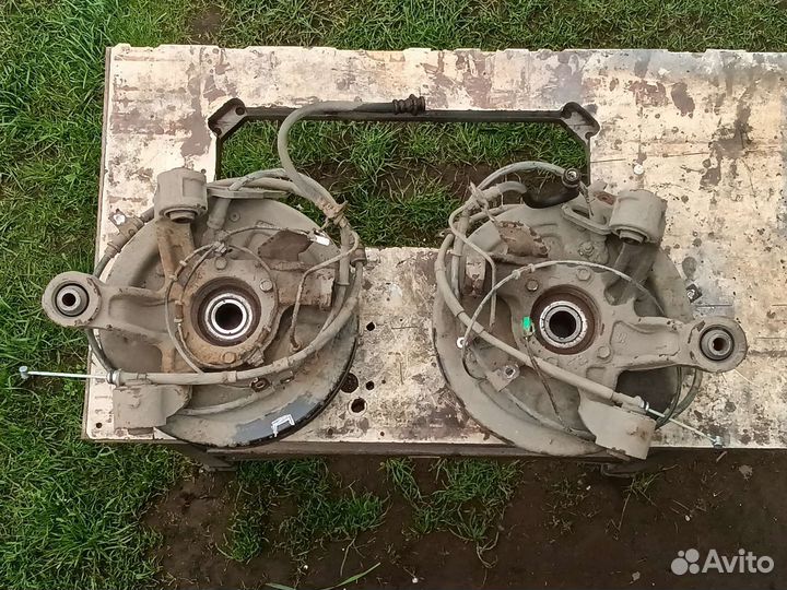 Тормозные задние кулаки в сборе