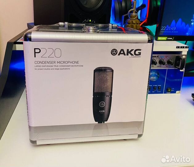 AKG P220