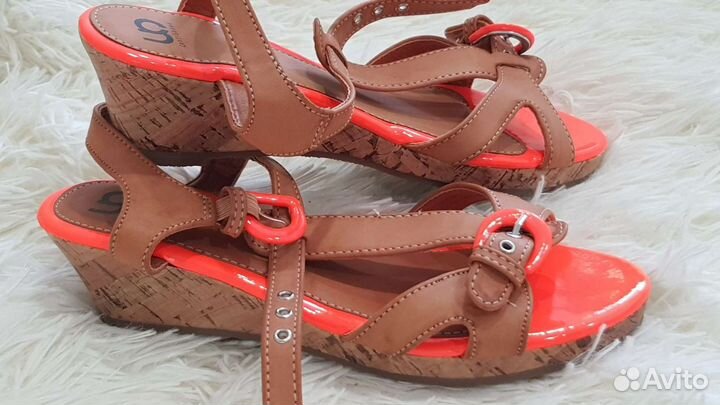Босоножки для девочки 33 и 35 размер новые
