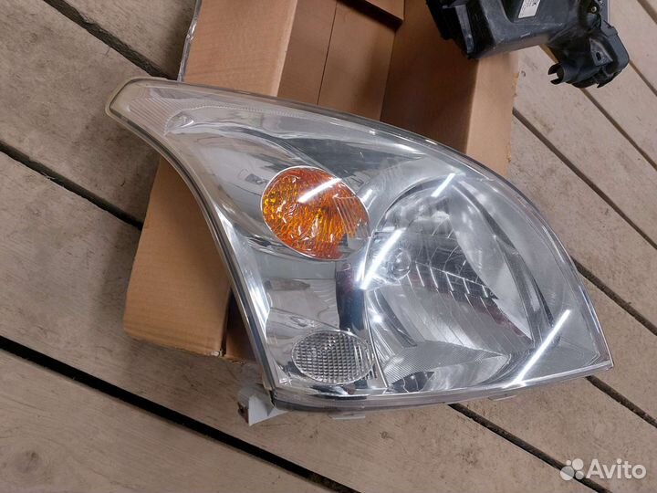 Фара правая Toyota Land Cruiser Prado 120 2002- 06