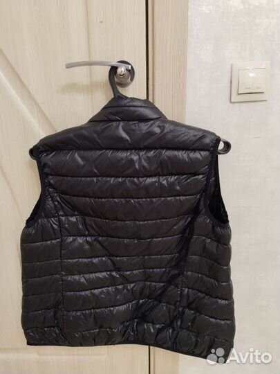 Жилетка черная спортивная