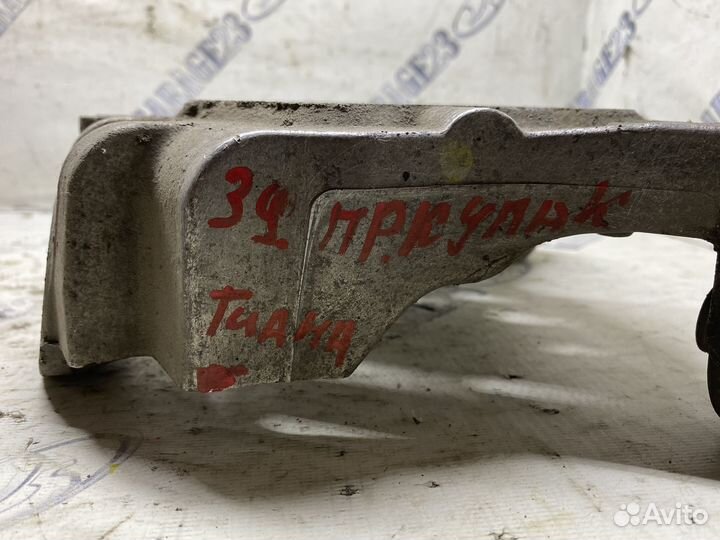 Кулак задний nissan teana