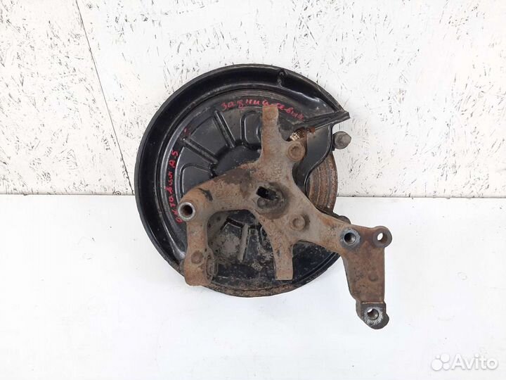 Кулак задний в сборе Skoda Octavia A5