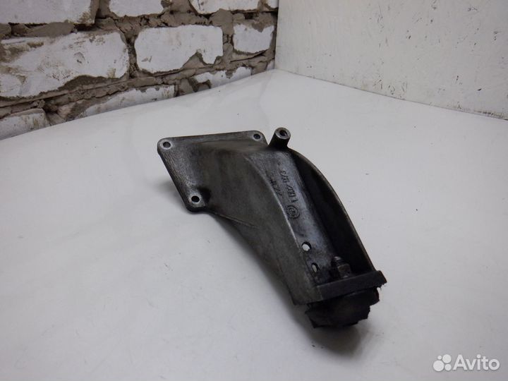 Кронштейн двигателя BMW 5 E39