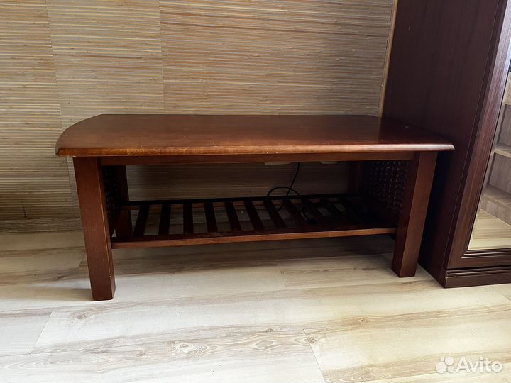 Стол журнальный из дерева