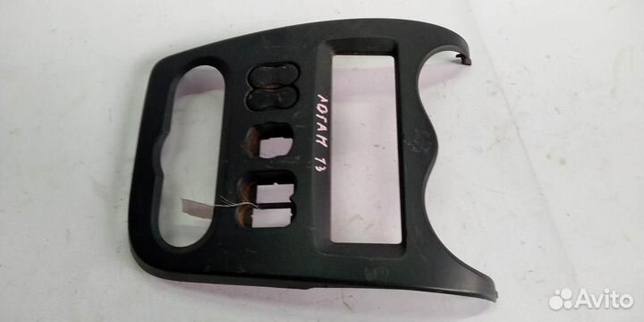 Рамка магнитолы Renault Logan 1