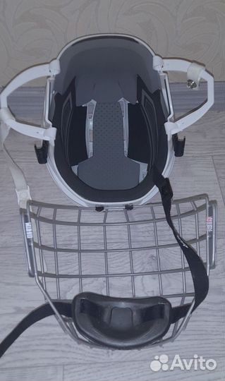 Хоккейный шлем