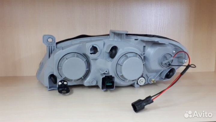 Фара передняя правая Kia Spectra SD