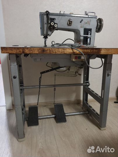 Двухигольная швейная машина