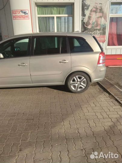 Opel Zafira 1.8 AMT, 2011, 235 000 км