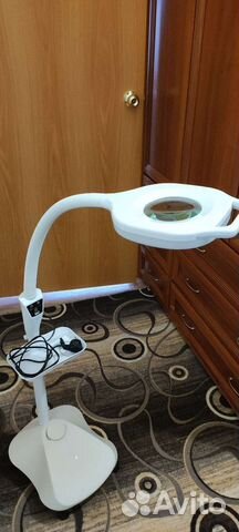 Лампа с лупой