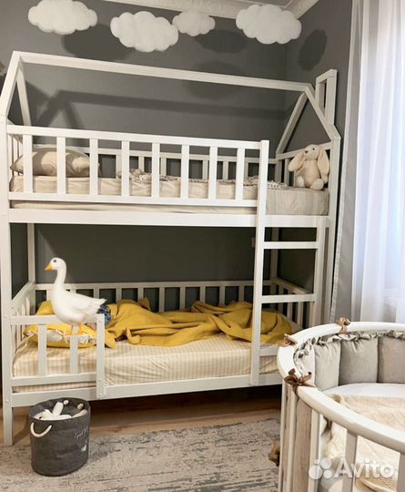 Двухъярусная кровать домик