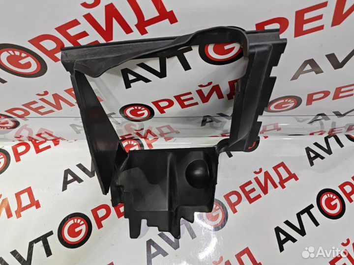 Воздуховод правый Audi Q7 4L cjtc 02.05.2012