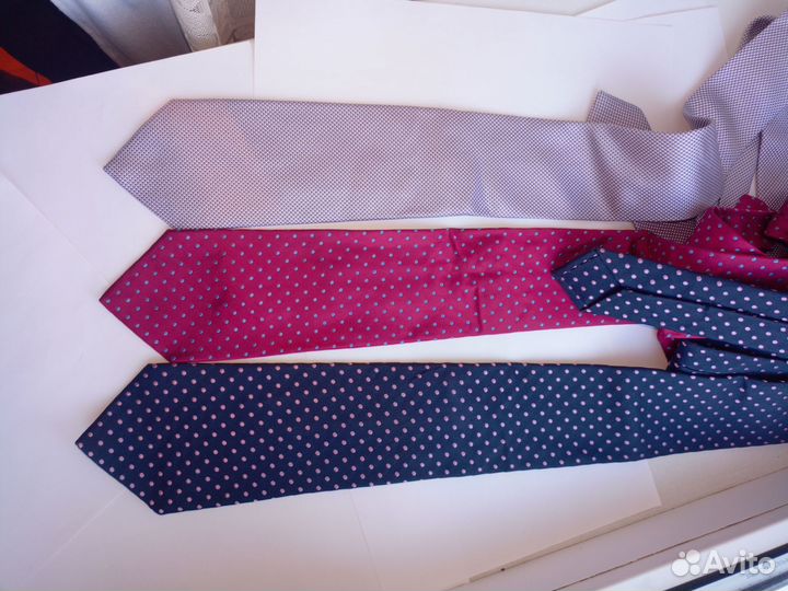 Галстуки Isaia, Kiton