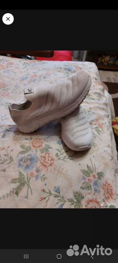 Кроссовки женские