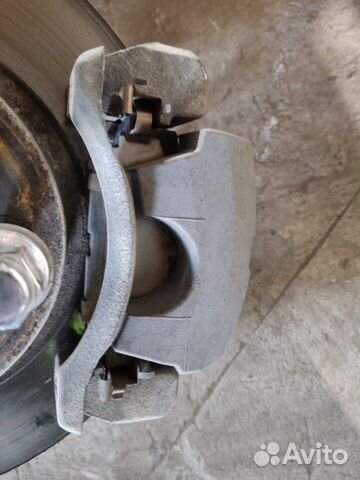 Суппорт тормозной передний правый Toyota Prius